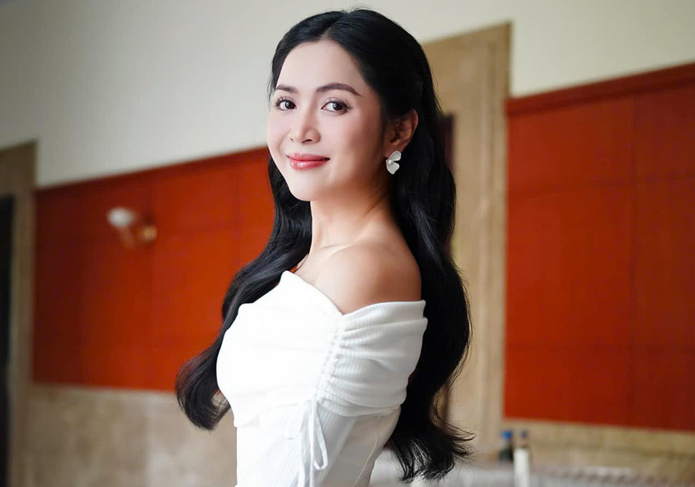 Ca sĩ Duyên Quỳnh từng phát tờ rơi kiếm tiền, đổi đời nhờ hit tỷ view 1 01010 sv.jpg