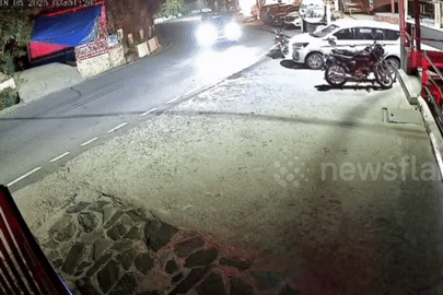 2 ô tô lao vào nhau như tên bắn trước 'khúc cua tử thần'