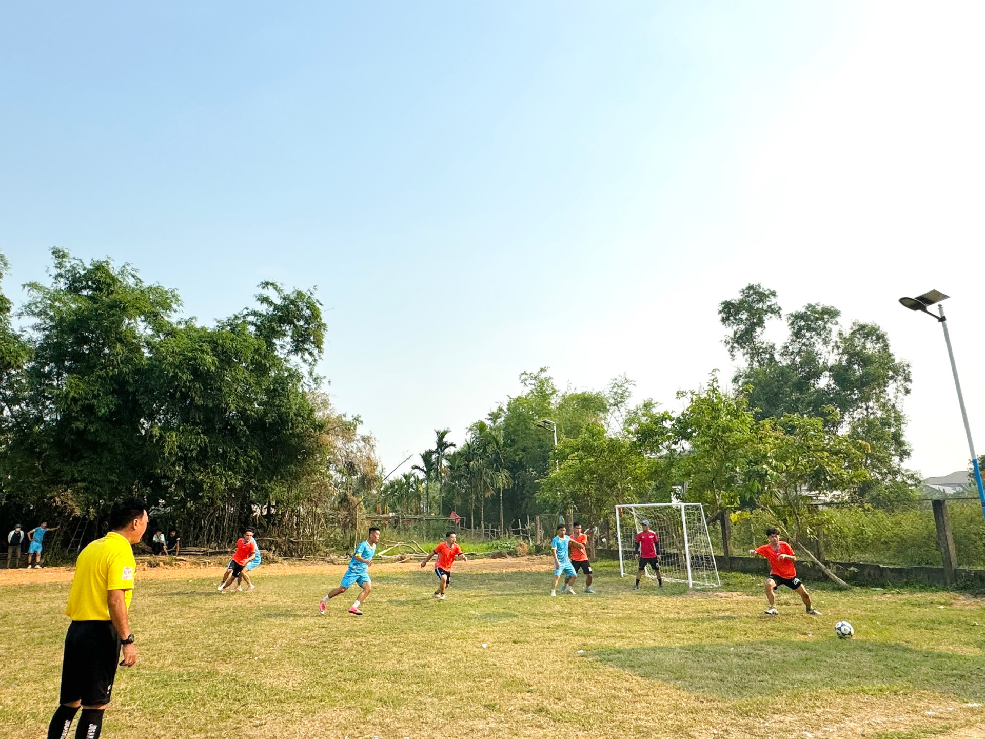 3. Sân thể thao cộng đồng do SABECO phối hợp cùng Trung ương Đoàn triển khai tại thôn Bình An, xã Thanh An, huyện Cam Lộ(1).jpg