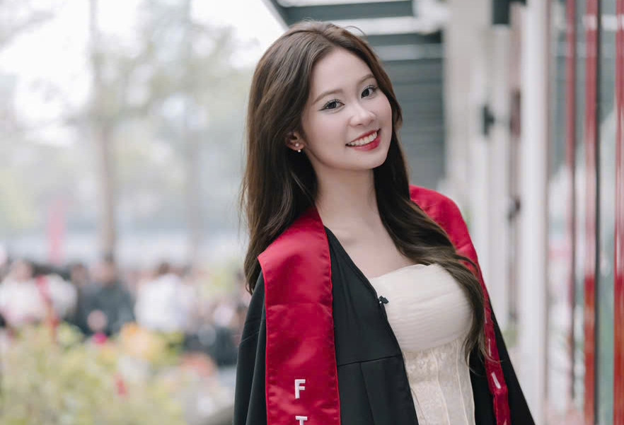 Á khôi ngoại thương tốt nghiệp sớm, được mời đi làm trước khi ra trường