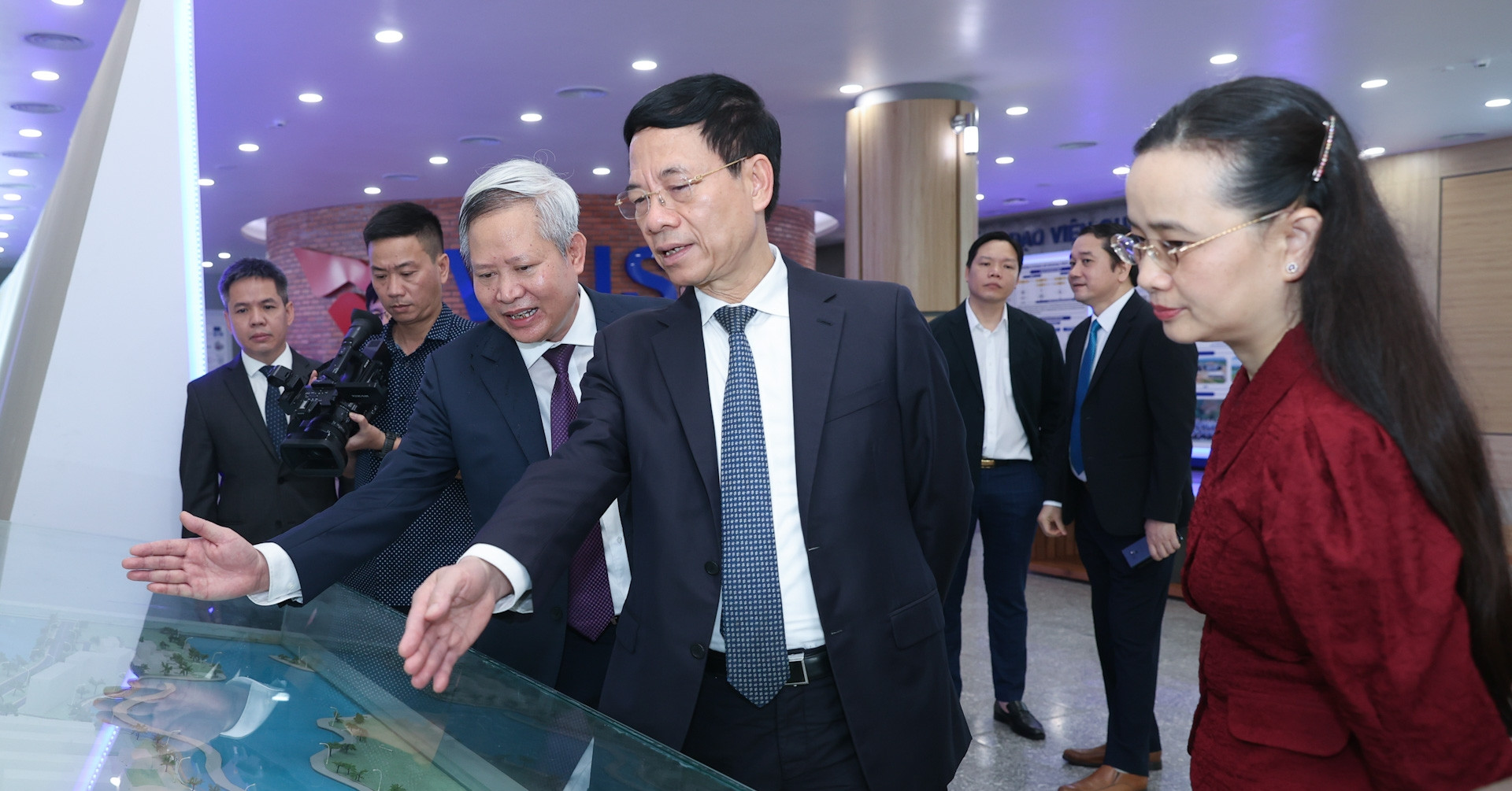 Bộ trưởng Nguyễn Mạnh Hùng: “Một đồng đầu tư nghiên cứu phải tạo ra 10 đồng doanh thu”