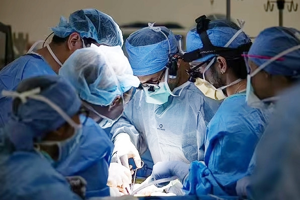 Ca ghép bàng quang đầu tiên trên thế giới - giấc mơ thành sự thật
