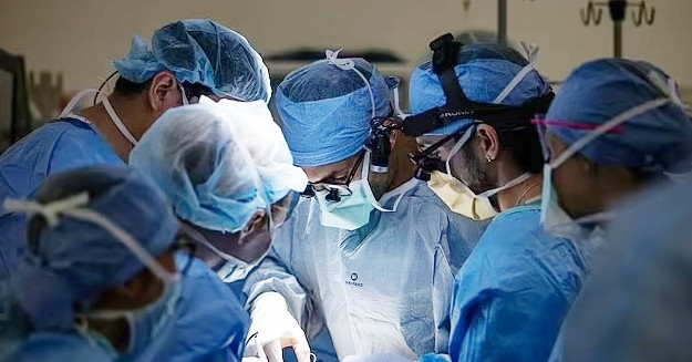 Ca ghép bàng quang đầu tiên trên thế giới - giấc mơ thành sự thật