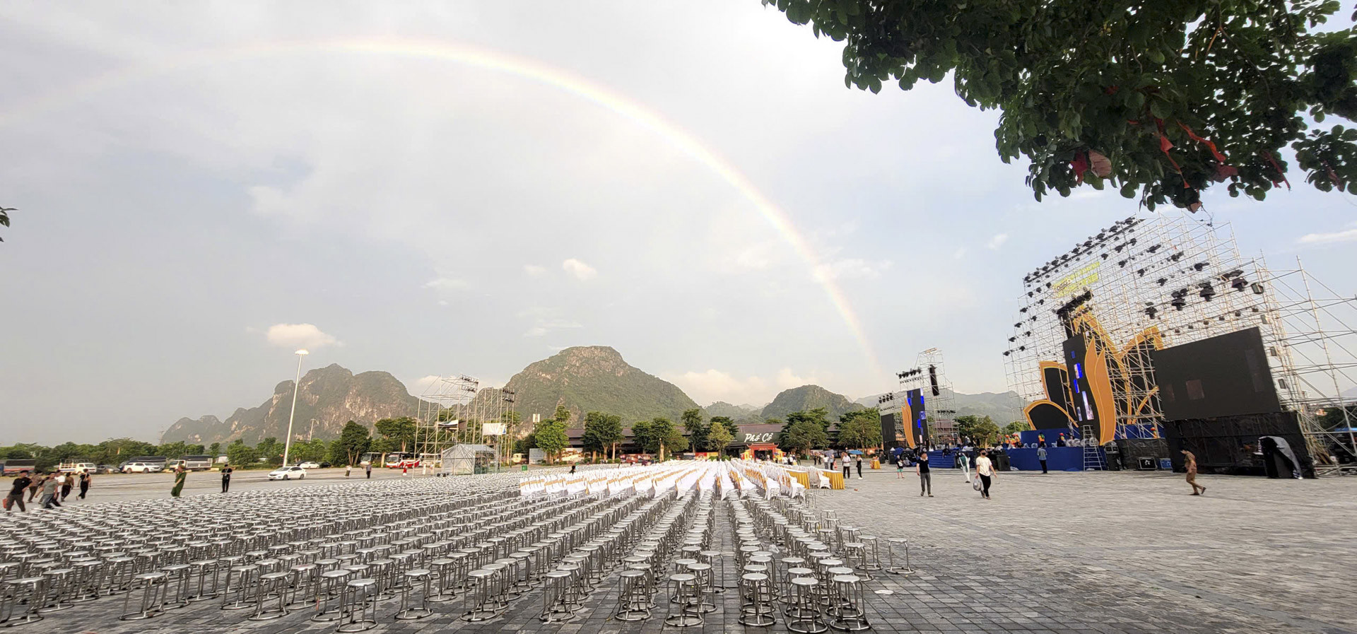 cầu vòng chùa tam chúc_1.JPG