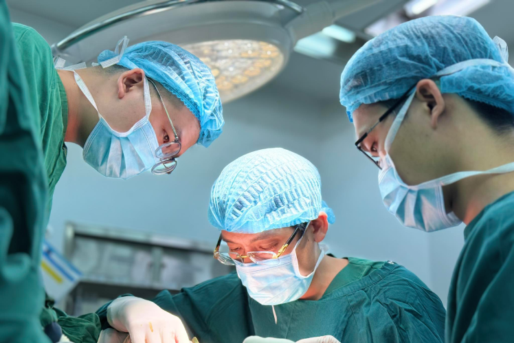 Cô gái phát hiện ung thư hiếm gặp từ dấu hiệu ở cổ chân và tay