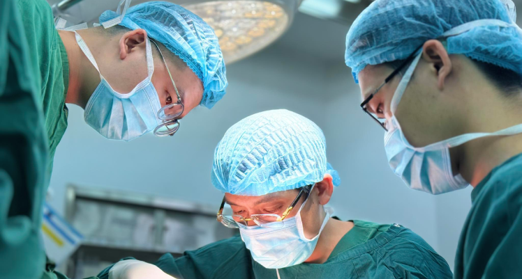 Cô gái phát hiện ung thư hiếm gặp từ dấu hiệu ở cổ chân và tay