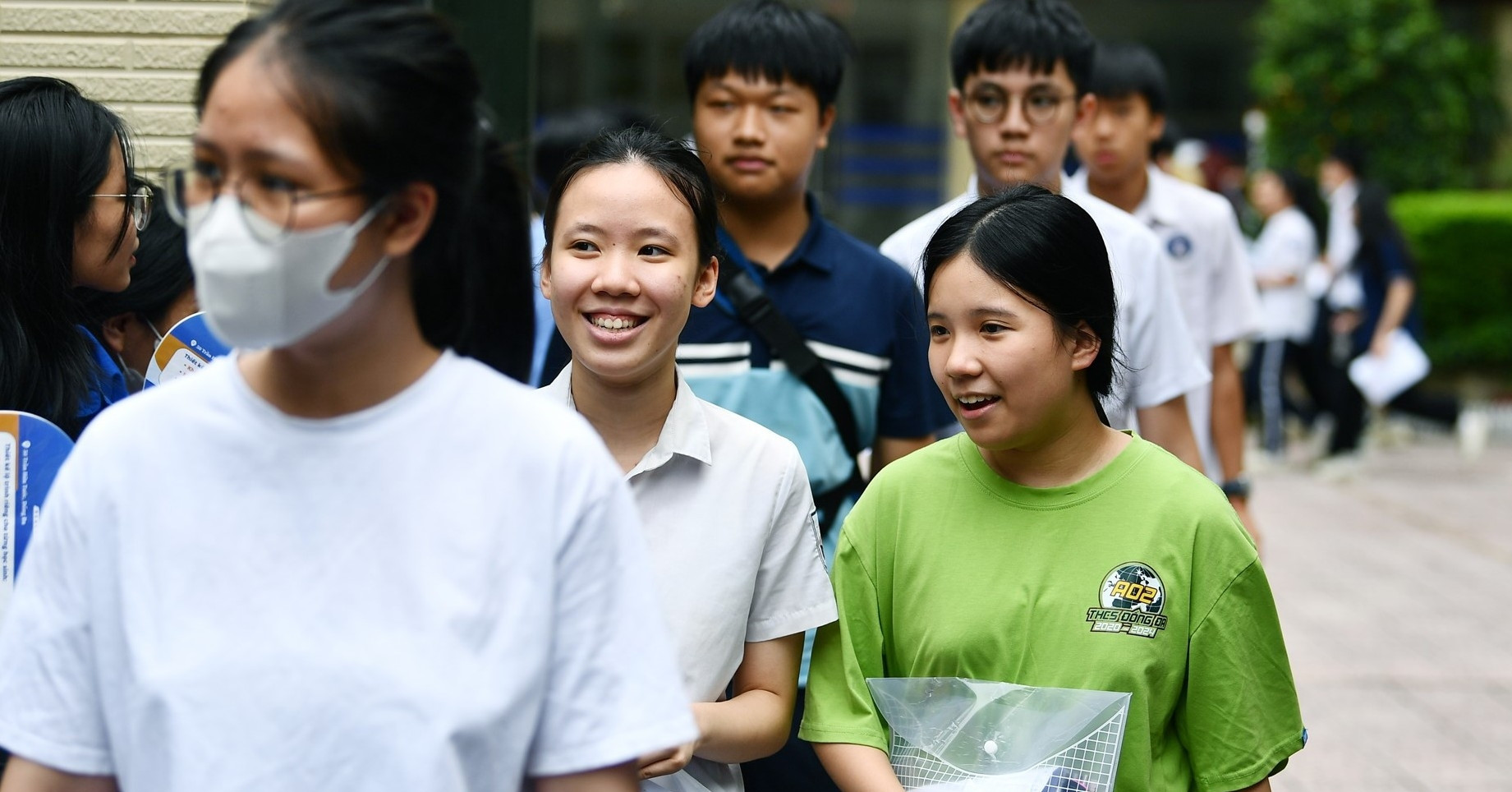 Gần 3.400 thí sinh cạnh tranh suất vào lớp 10 Trường Chuyên Ngoại ngữ ...