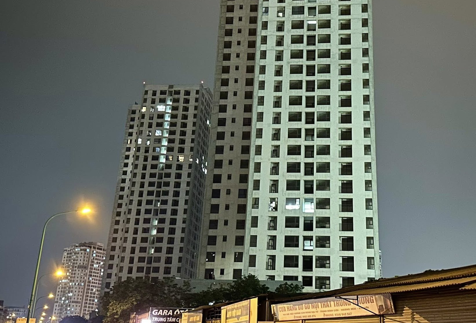 Khu nhà tái định cư lác đác bóng người ở Hà Nội, không thể đổ cho vướng cơ chế