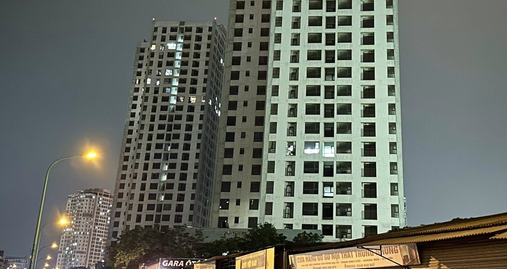 Khu nhà tái định cư lác đác bóng người ở Hà Nội, không thể đổ cho vướng cơ chế