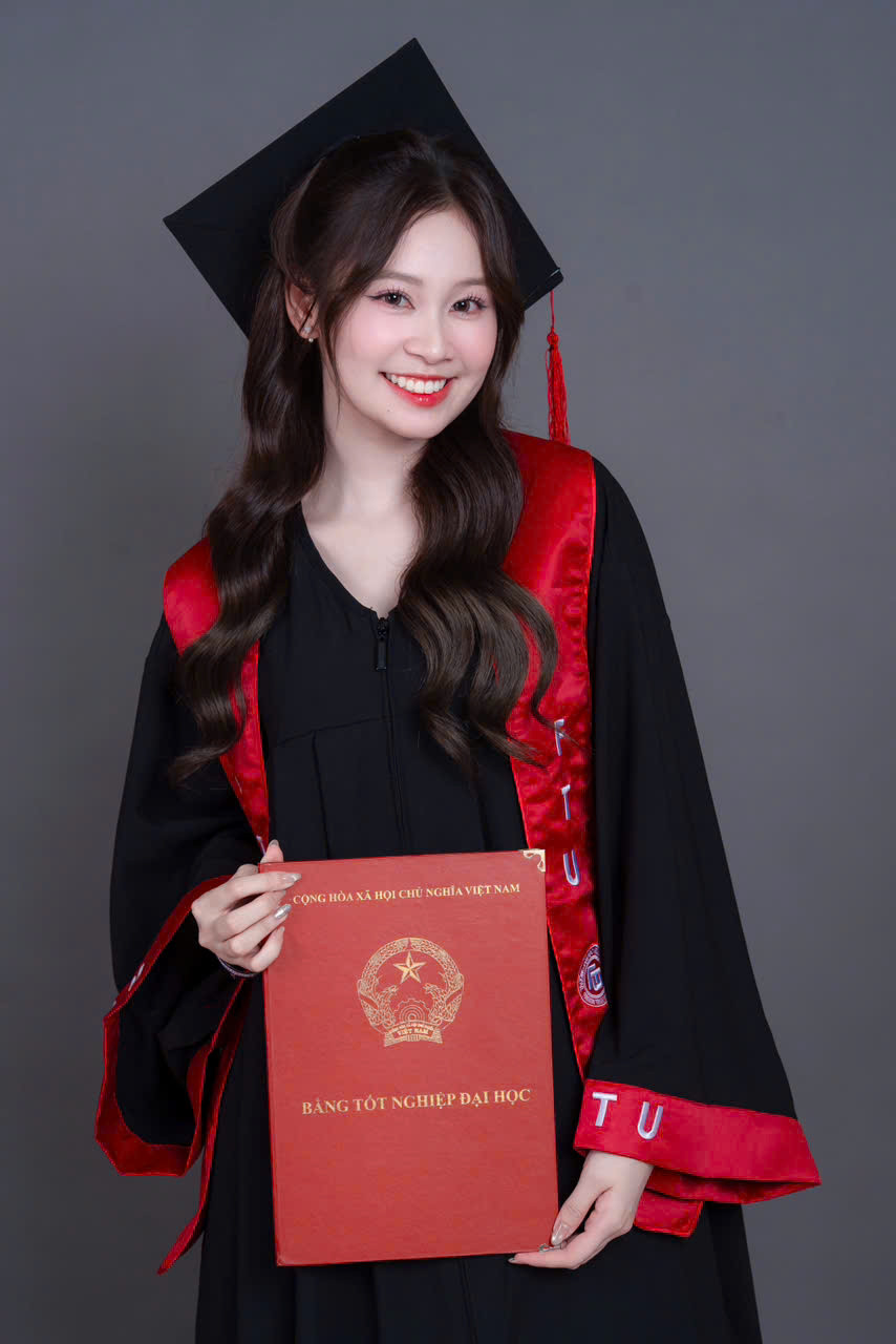 nu sinh ngoai thuong 4.jpg