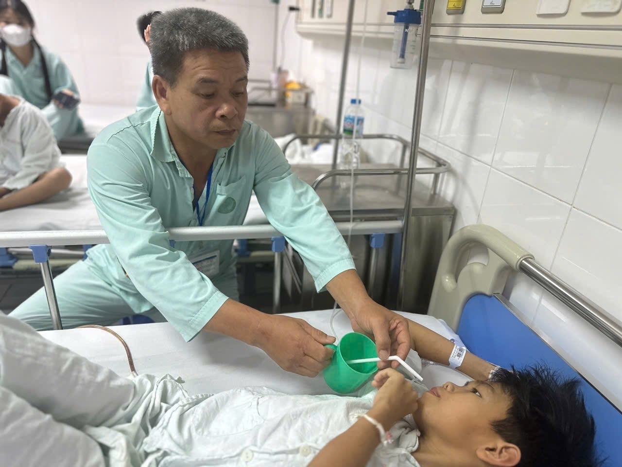 ông Cận.jpg