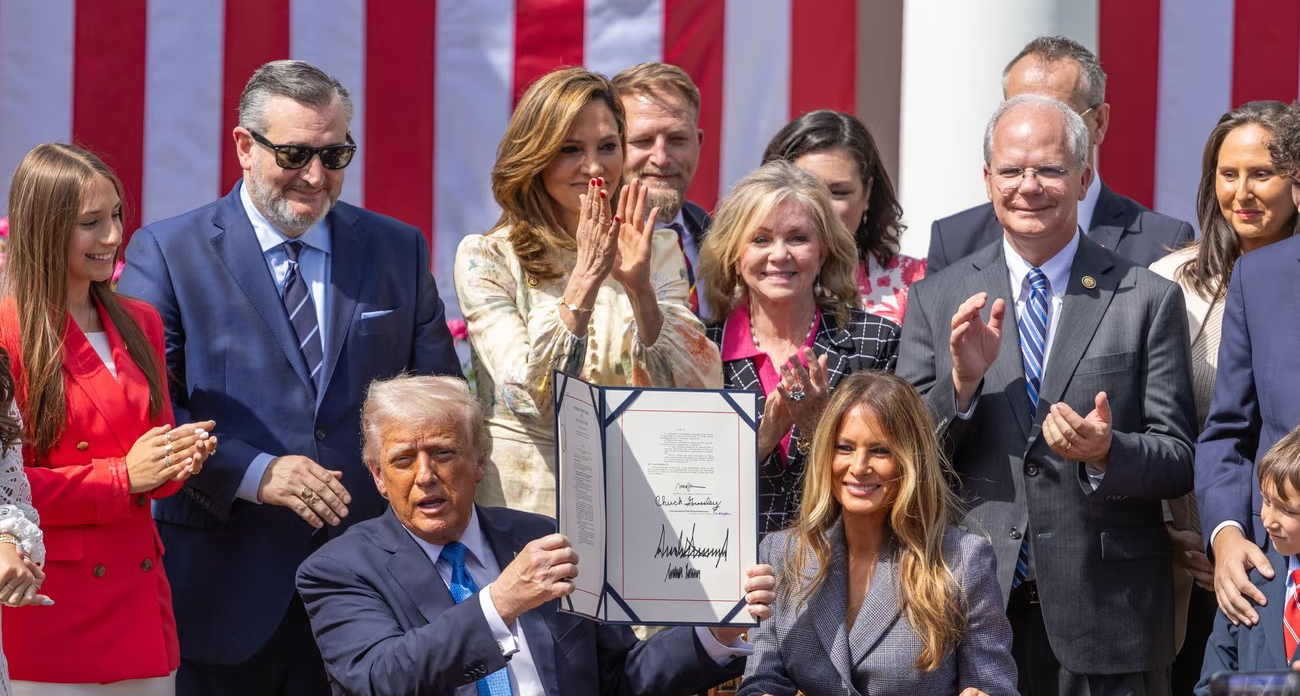 Ông Trump "ra tay", quyết bỏ tù những kẻ quấy rối phụ nữ bằng deepfake