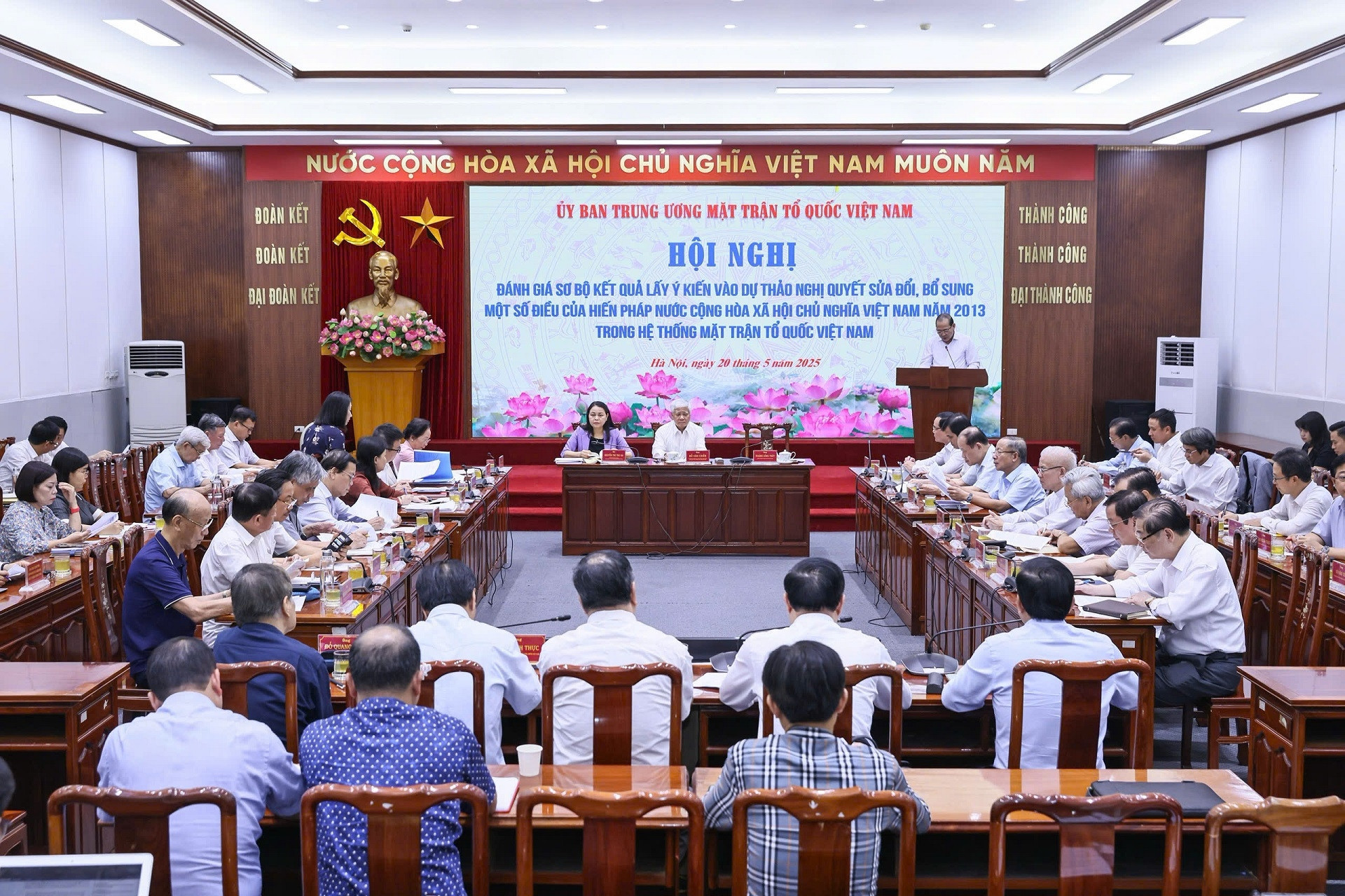 Sửa Hiến pháp: Tranh luận chữ 'trực thuộc' giữa MTTQ với 5 tổ chức chính trị - xã hội