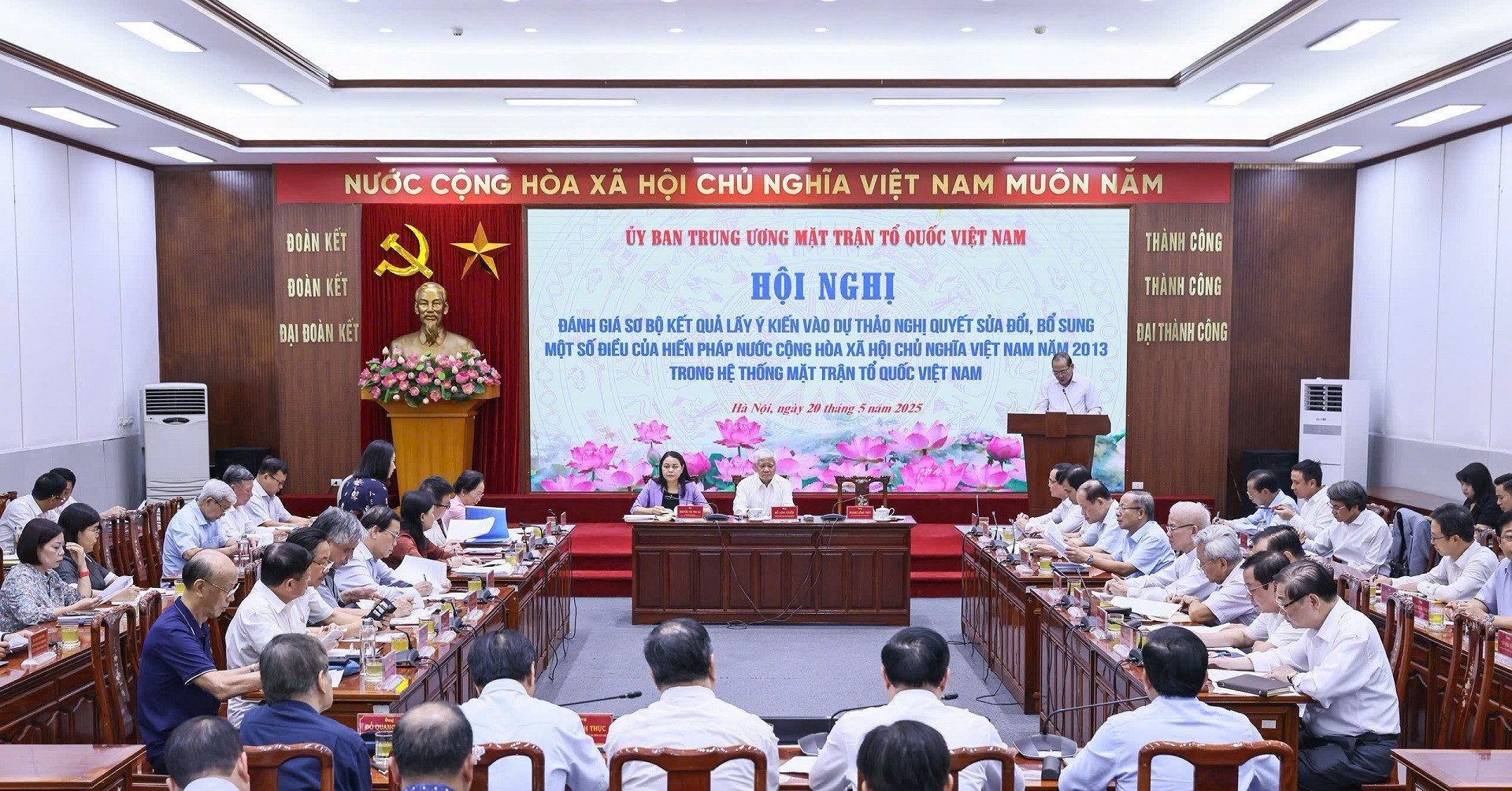 Sửa Hiến pháp: Tranh luận chữ 'trực thuộc' giữa MTTQ với 5 tổ chức chính trị - xã hội