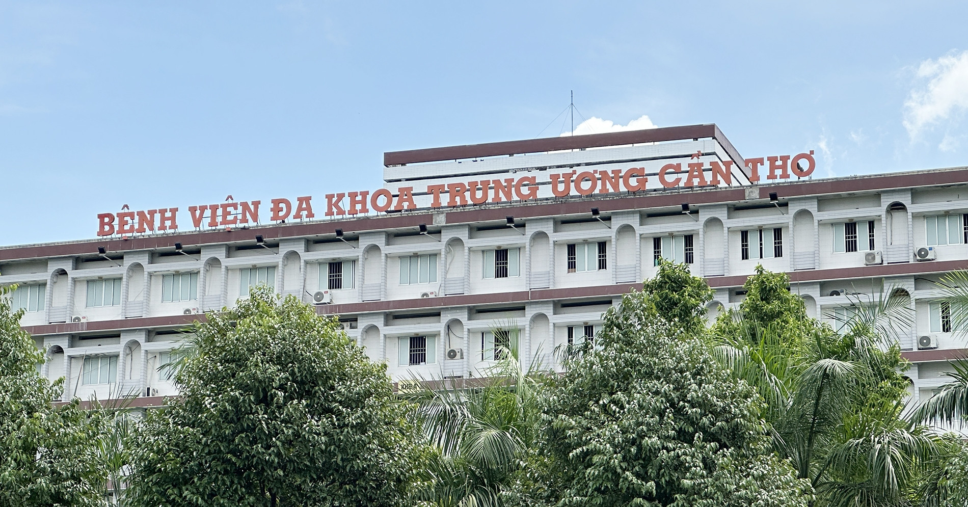 Tài xế trong vụ nổ súng ở Vĩnh Long sắp xuất viện, về nhà tập vật lý trị liệu