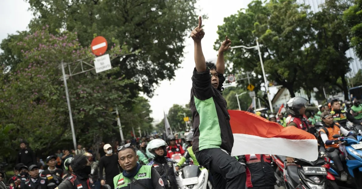 "Tột cùng thất vọng", tài xế Grab tắt app, đình công tại quốc gia 275 triệu dân