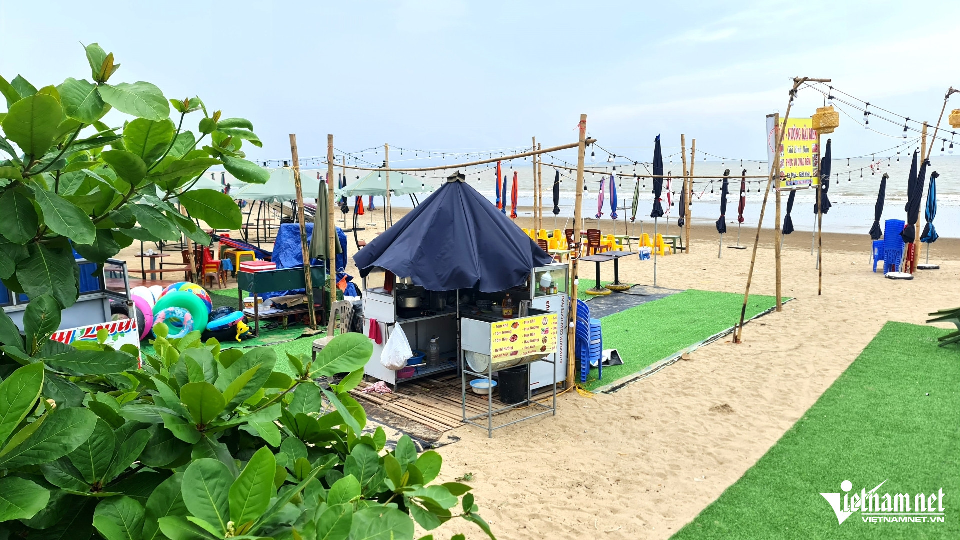 W-5Chiếm dụng bãi biển làm nơi kinh doanh.jpg