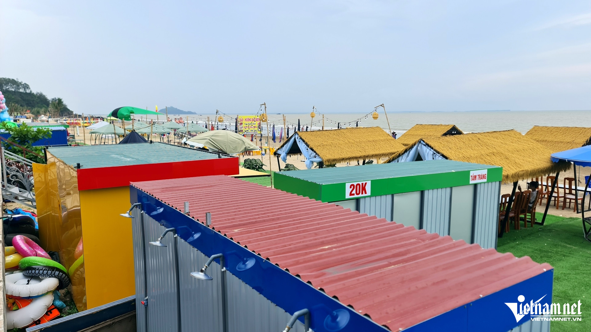 W-7Chiếm dụng bãi biển làm nơi kinh doanh.jpg