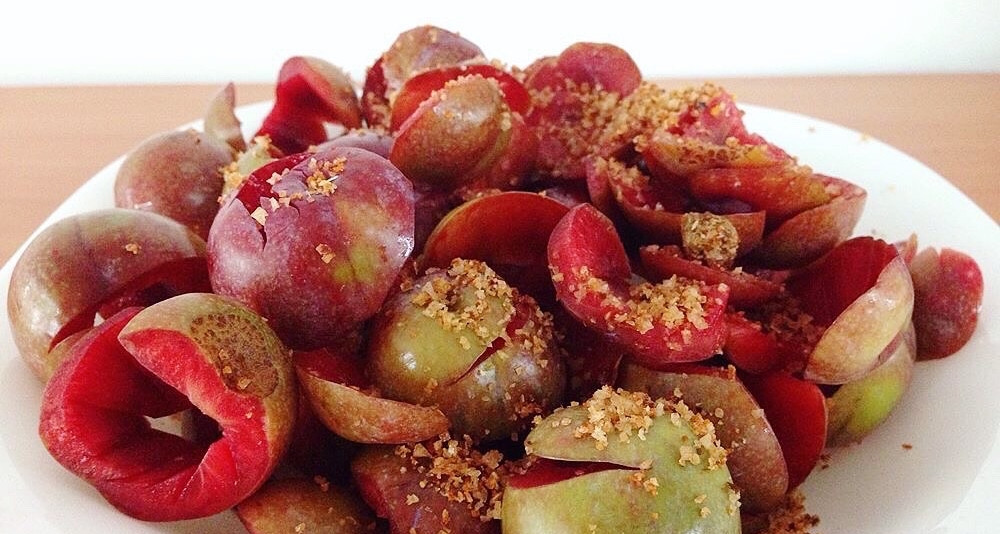 3 không khi ăn quả mận