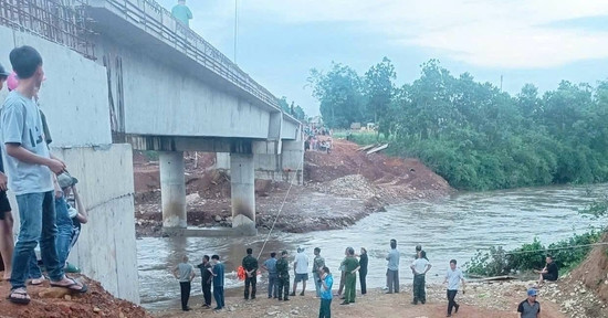 Bản tin cuối ngày 21/5: 7 học sinh bị lũ cuốn, 1 em ngừng hô hấp, 3 em mất tích