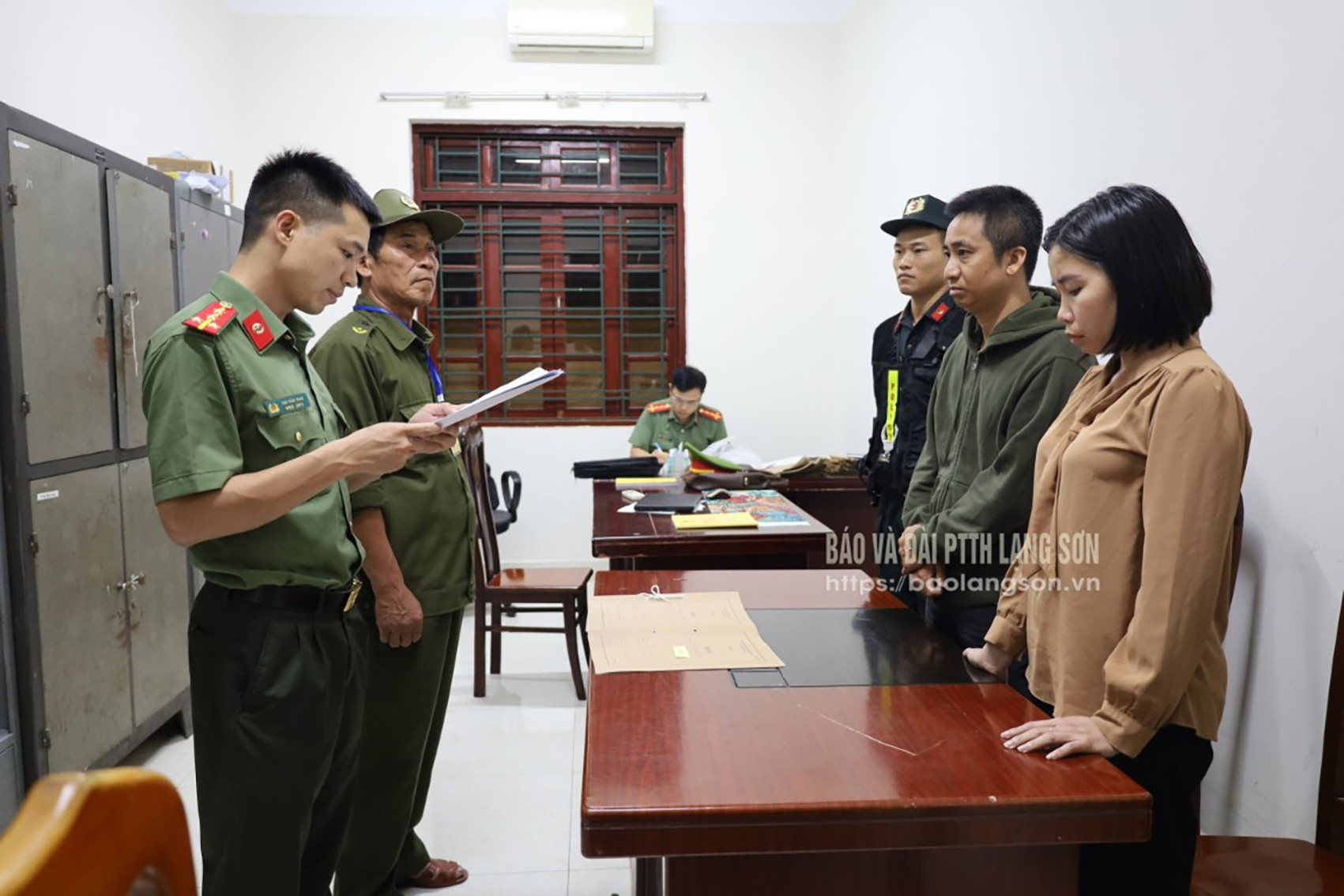557857_557850_anh_1_co_quan_an_ninh_dieu_tra_cong_an_tinh_lang_son_da_ra_quyet_dinh_khoi_to_bat_tam_giam_doi_tuong_pham_tuan_phong_va_dong_thi_minh_thang_204_21061821.jpg