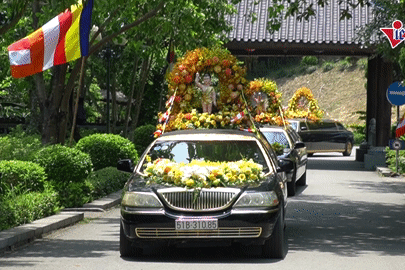 Cận cảnh đoàn xe limousine rước xá lợi Đức Phật ở chùa Bái Đính