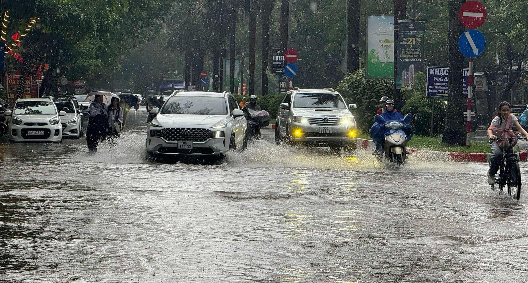 Cảnh báo mưa to gây ngập lụt khu vực nội thành Hà Nội