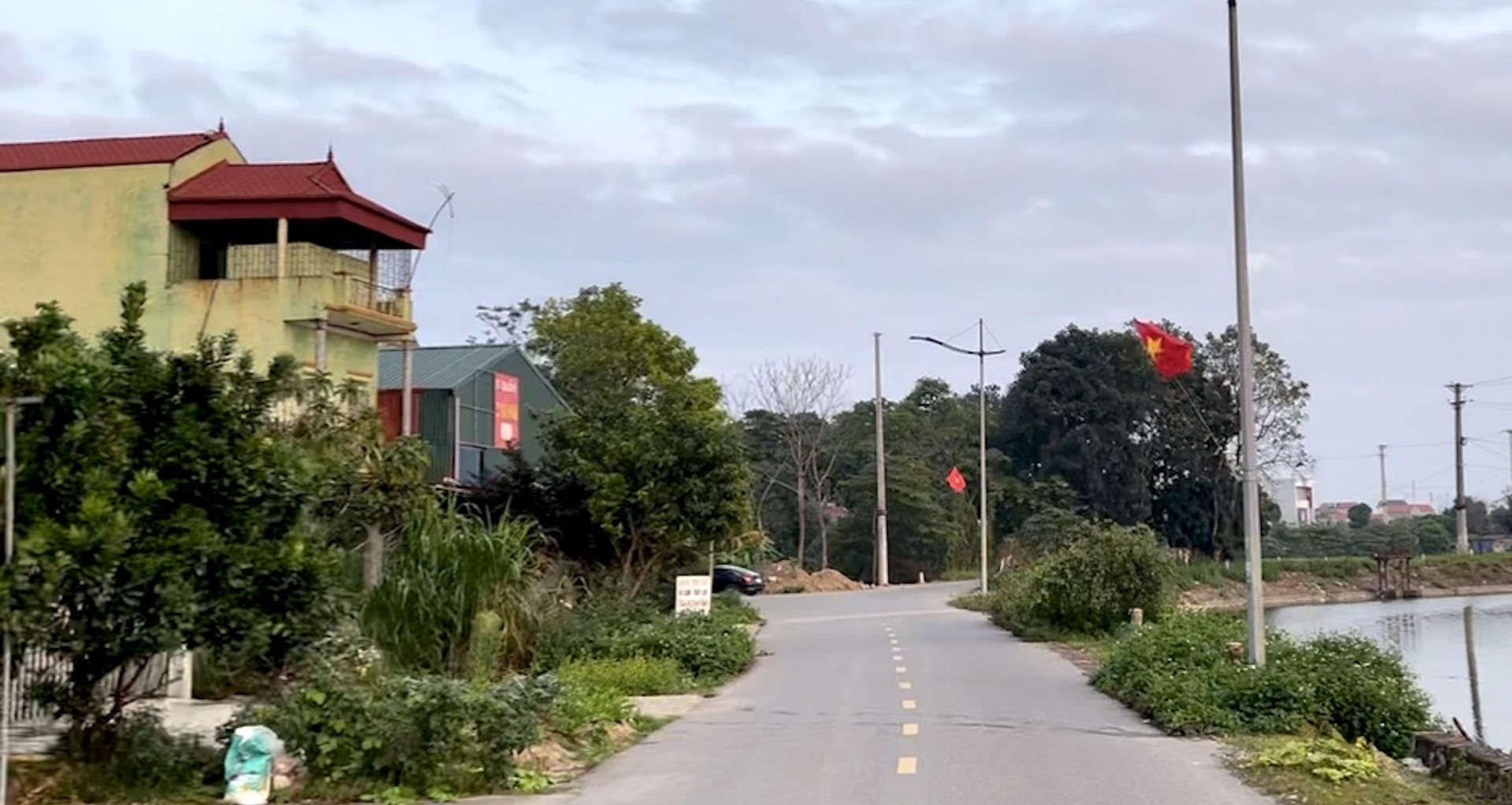 Cấp sổ đỏ cho thửa đất bán trái thẩm quyền đã xây nhà ở lâu năm thế nào?