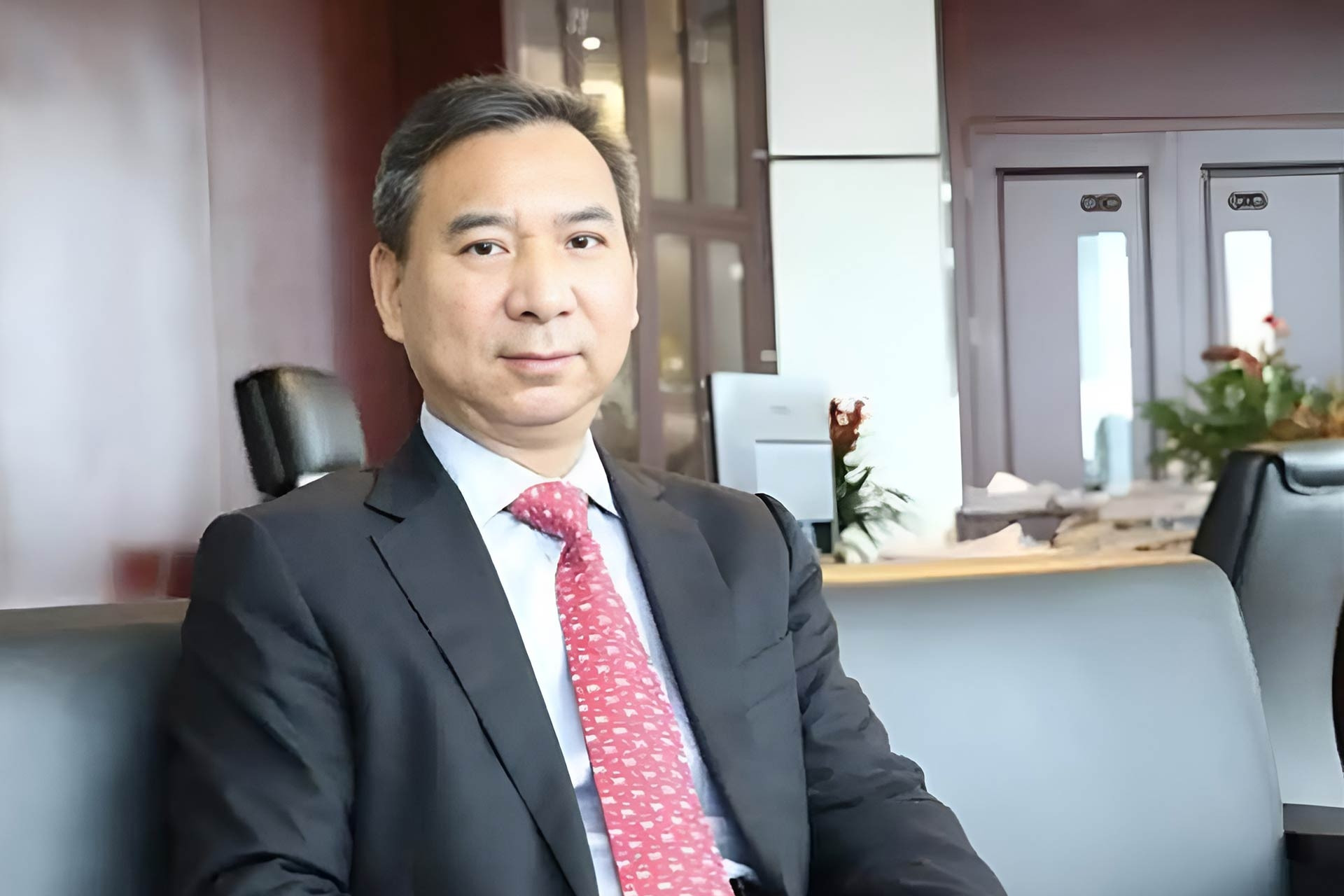Cho vay khoản tiền tương đương 8,75 tỷ không cần thế chấp, canh bạc ngỡ dại dột lại đưa người đàn ông thành siêu tỷ phú