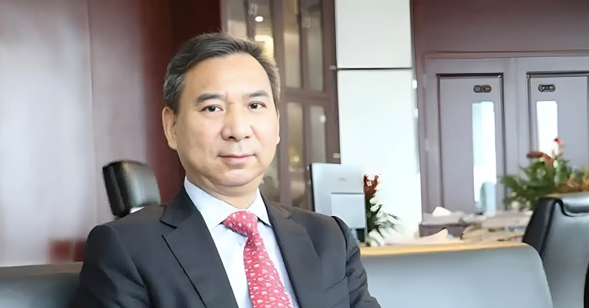 Cho vay khoản tiền tương đương 8,75 tỷ không cần thế chấp, canh bạc ngỡ dại dột lại đưa người đàn ông thành siêu tỷ phú