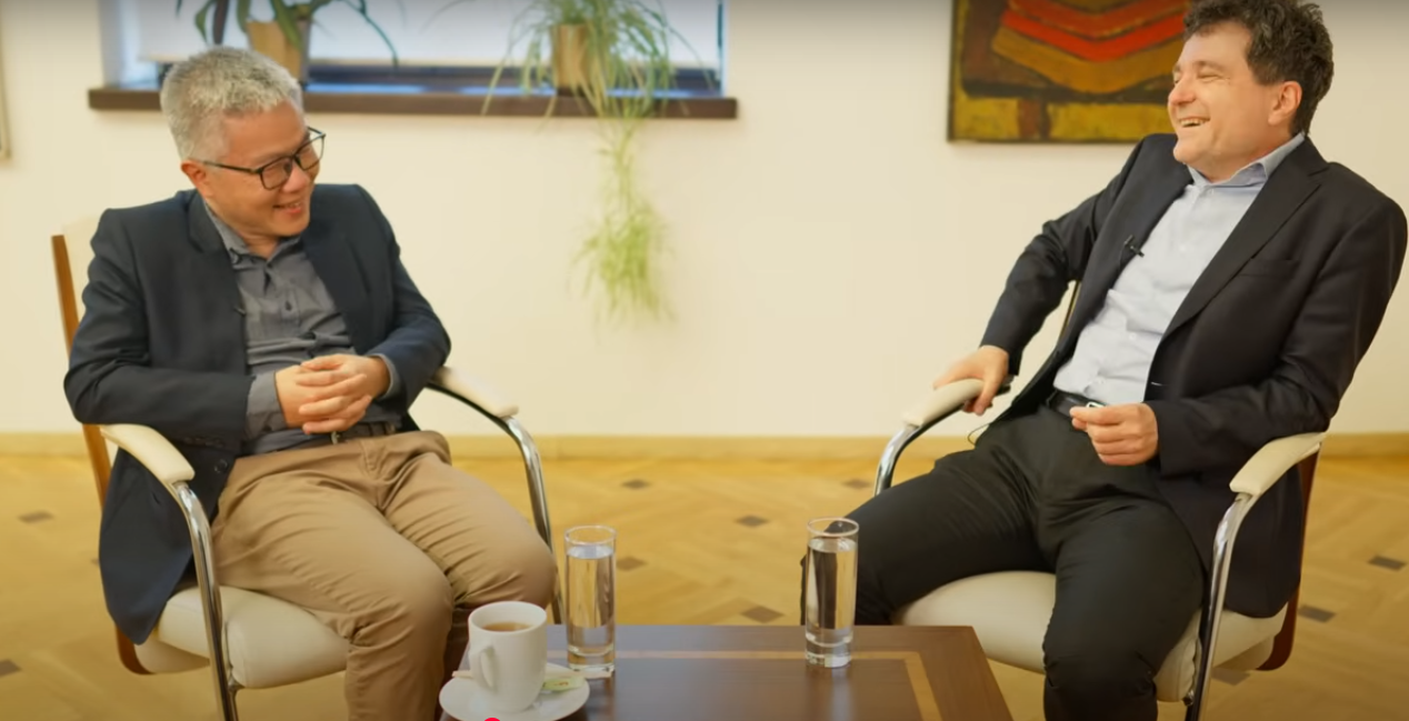 Giao su Ngo Bao Chau.png