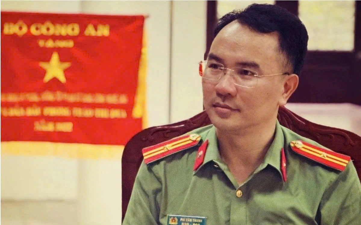 học kỳ quân đội.jpg