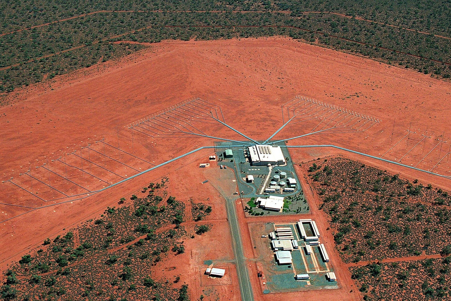 'Mắt thần' phức tạp nhất thế giới của Australia: Trải dài 3km, nhìn thấu 3.000km