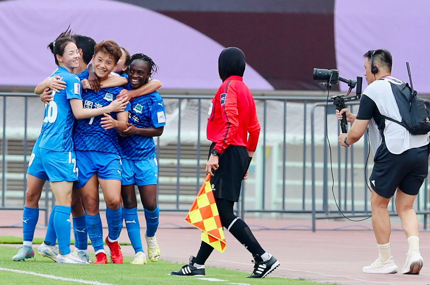 nu tphcm Wuhan 7.jpg