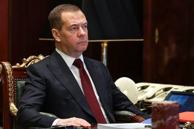 Ông Medvedev cảnh báo về 'cơ hội cuối cùng' cho Ukraine