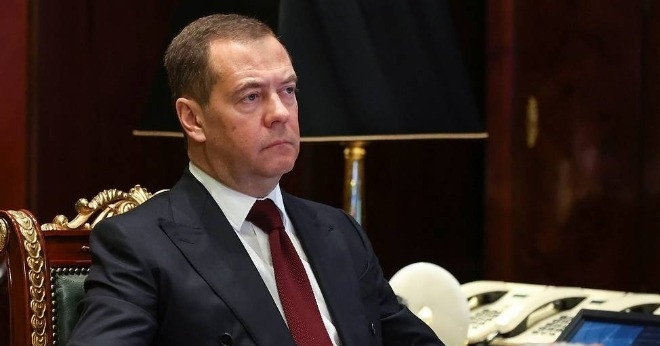 Ông Medvedev cảnh báo về 'cơ hội cuối cùng' cho Ukraine