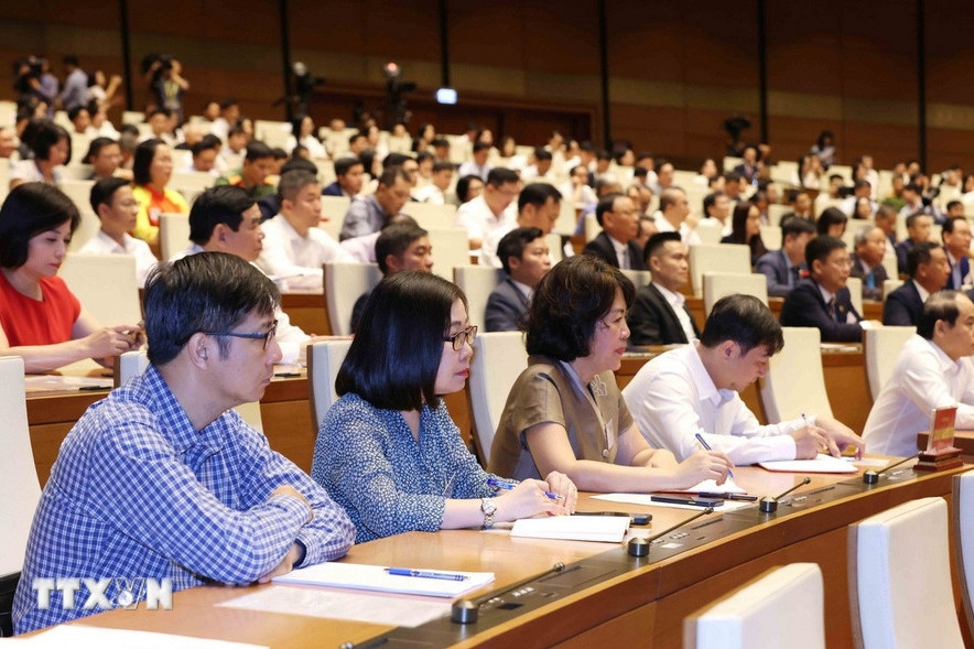 Phải lấy đá ghè chân mình