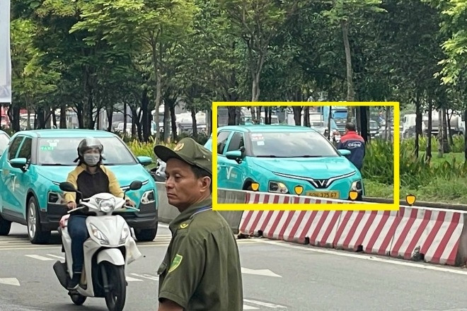 Taxi điện chạy ngược chiều gây tai nạn chết người ở cửa ngõ TPHCM