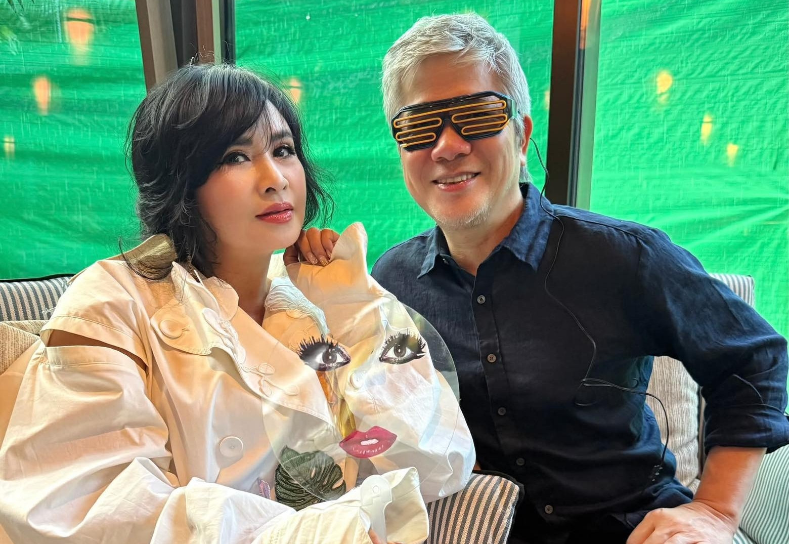 Thanh Lam xem show Lady Gaga với chồng, Thanh Hằng được nhạc trường hôn đắm đuối