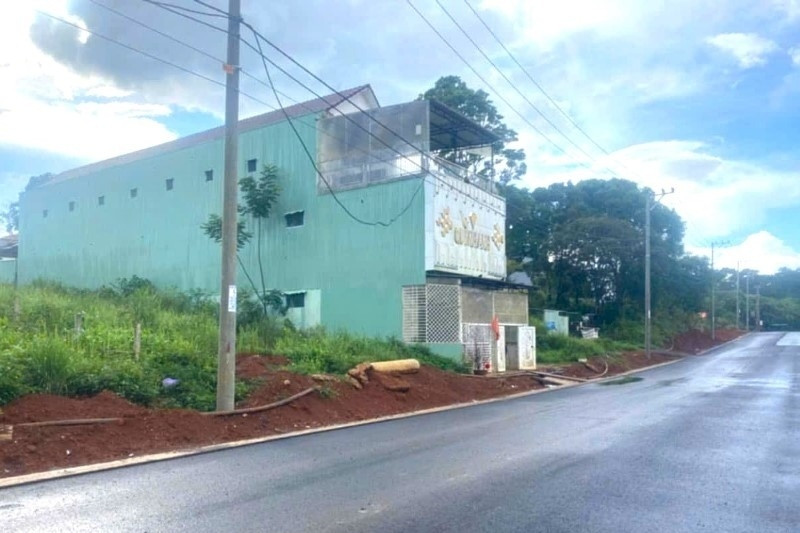 Truy tìm nghi phạm đâm gục 2 thanh niên trước cổng quán karaoke