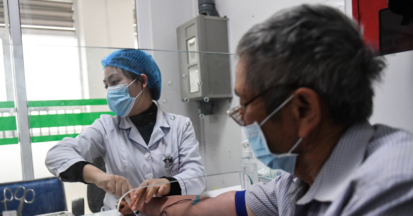 Ứng phó với Covid-19, TPHCM đề nghị toàn bộ người ra vào bệnh viện đeo khẩu trang