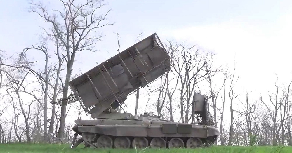 Video pháo binh Nga nã đạn nhiệt áp vào phòng tuyến quân Ukraine ở Donetsk