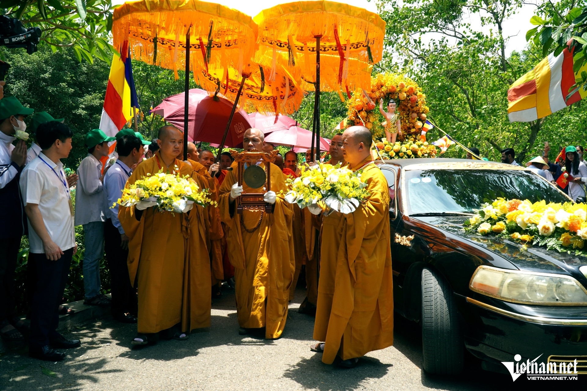 W-a6Cận cảnh đoàn xe limousine.JPG.jpg