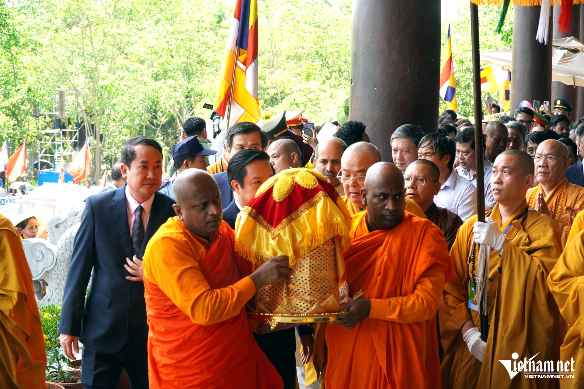 W-a8xá lợi Đức Phật ở chùa Bái Đính.JPG.jpg