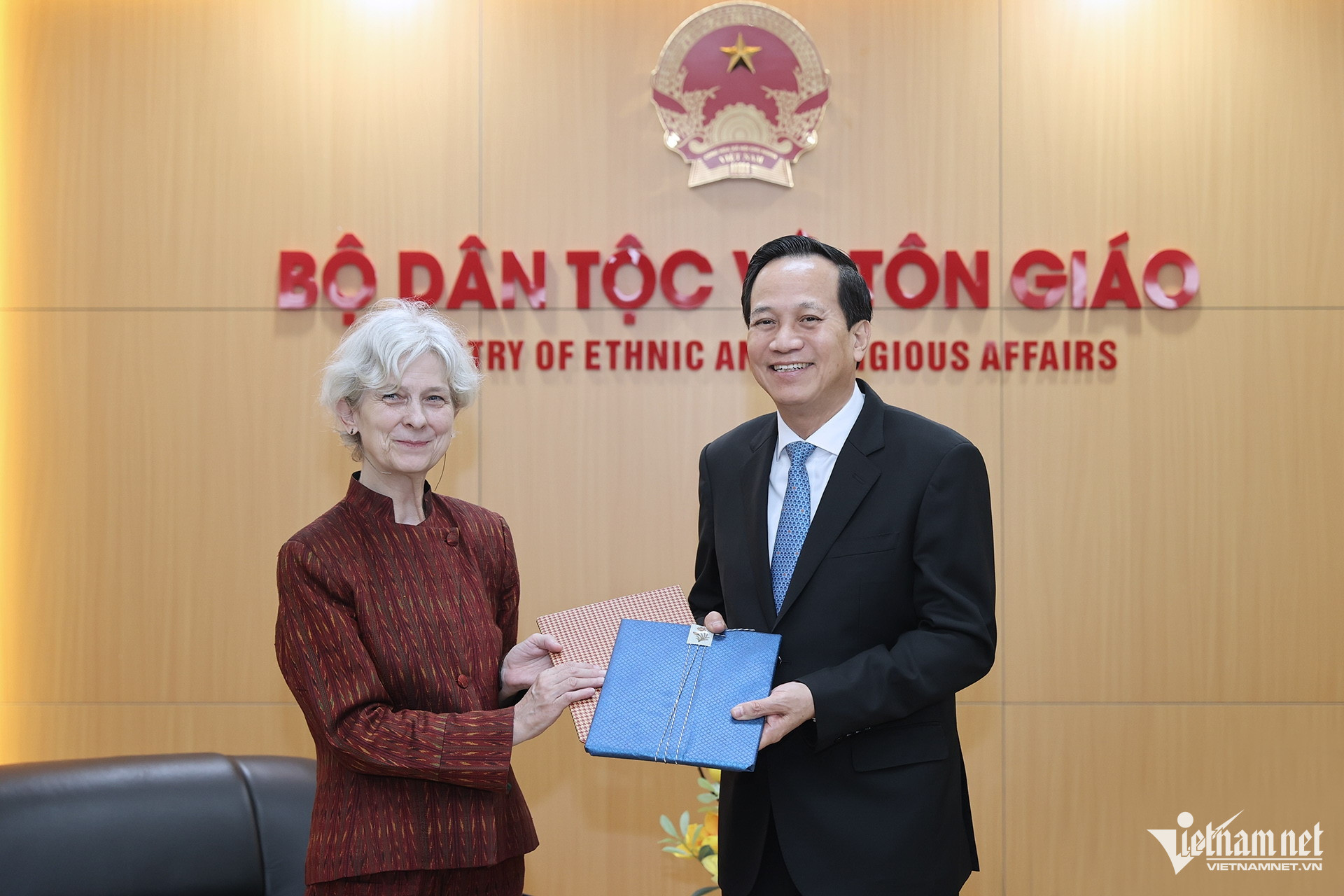 W-Bo truong tiep xa giao Giam doc ILO VN 2.jpg