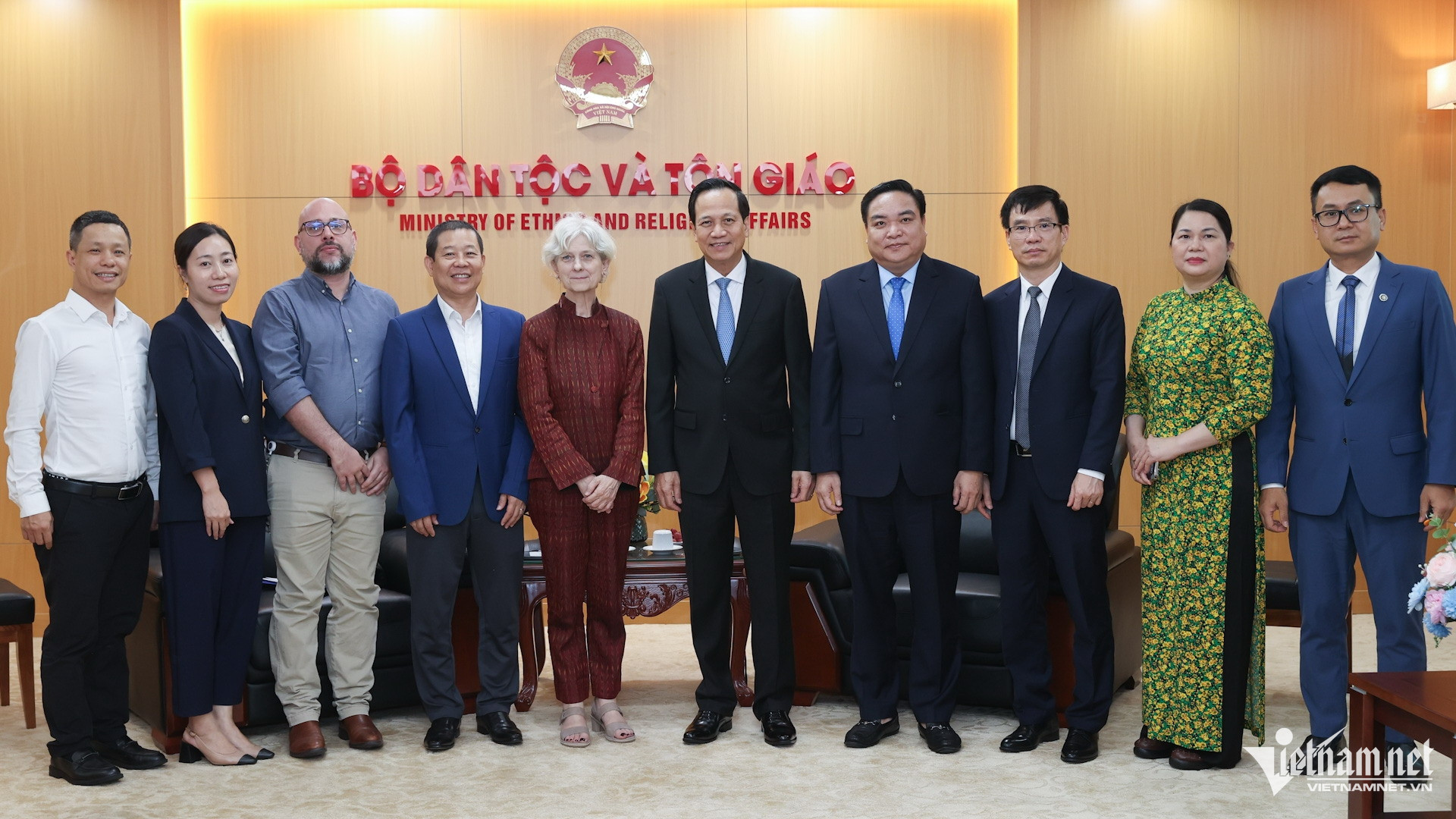 W-Bo truong tiep xa giao Giam doc ILO VN 3.jpg