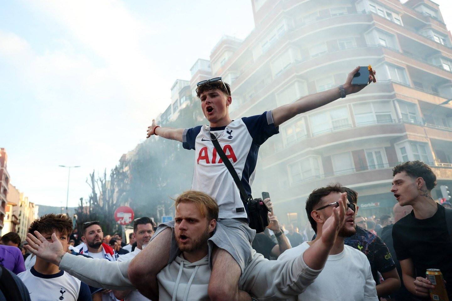 www_thesun_co_uk 2025 tottenham hotspur fans bilbao 996663156 (1).jpg