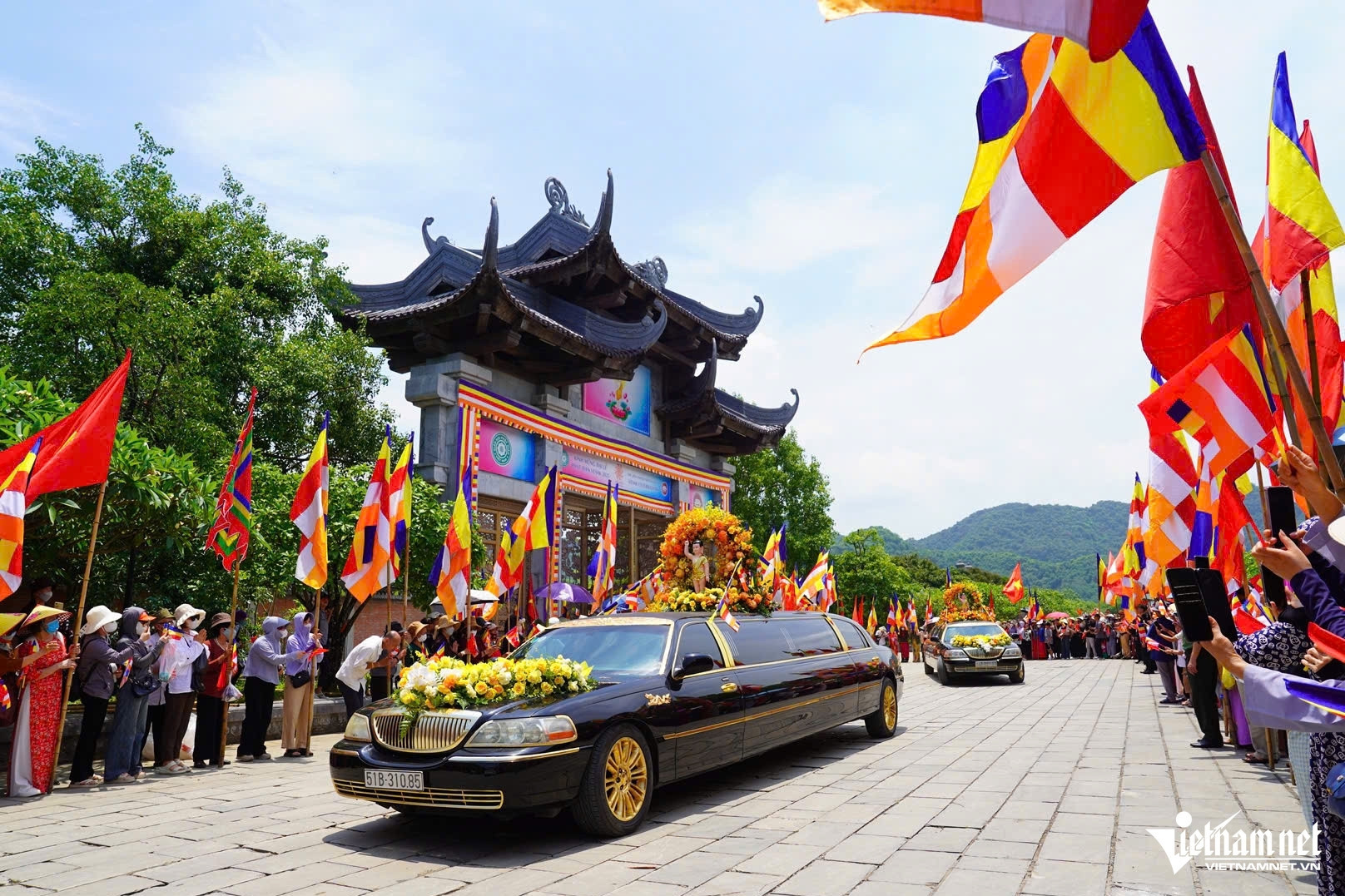 Lùi thời gian cung rước xá lợi Phật về chùa Phúc Sơn sang trưa ngày 23/5