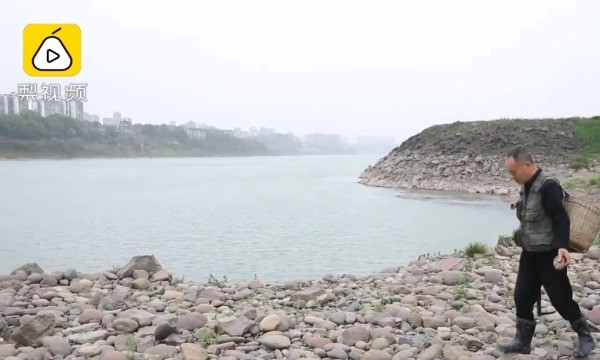 Ngôi làng ven sông kiếm hơn 72 tỷ đồng mỗi năm chỉ nhờ... đá cuội Ngôi làng ven sông kiếm hơn 72 tỷ đồng mỗi năm chỉ nhờ... đá cuội