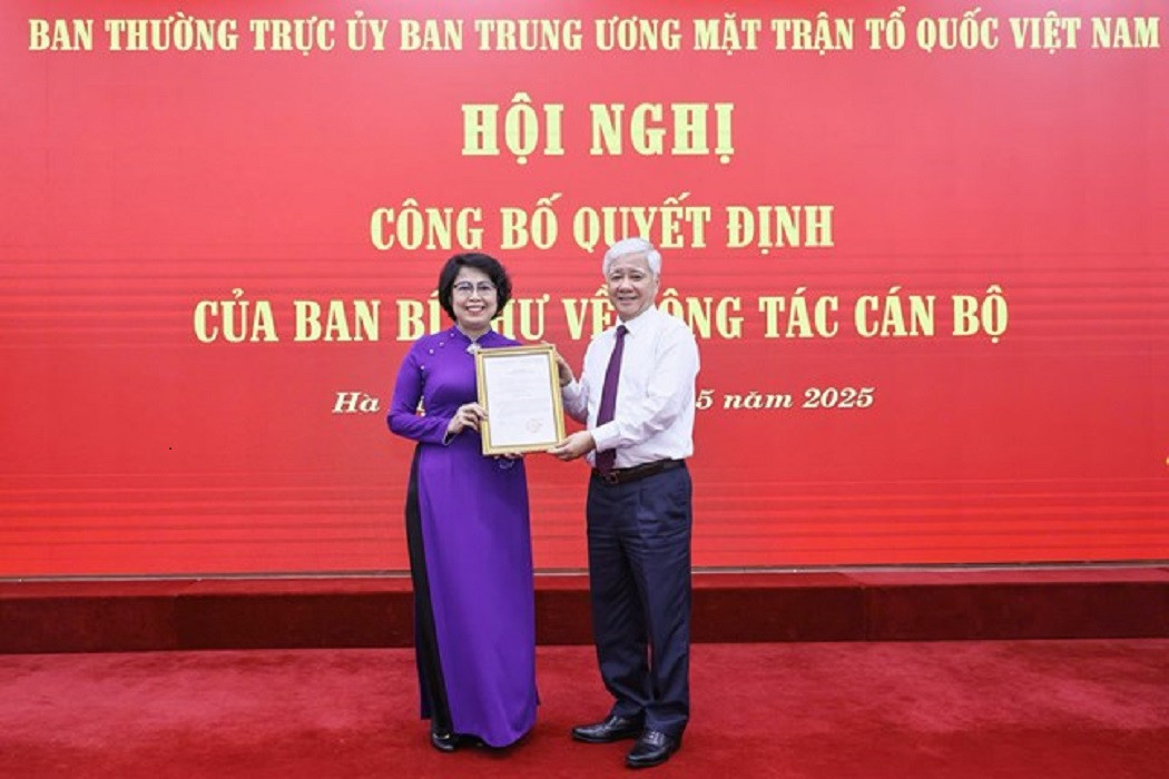 Ba Chau nhan quyet dinh nghi huu.jpg
